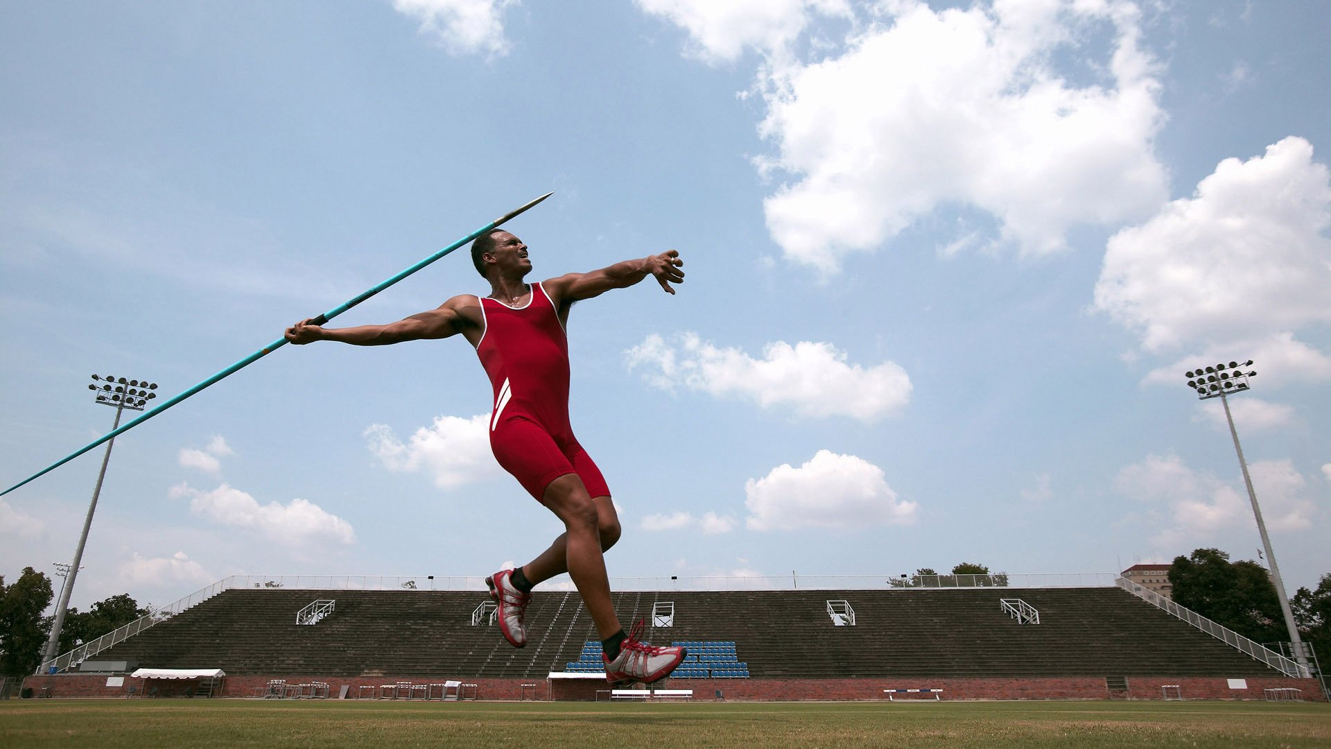 主教练强调阵容深度建设确保长赛季中各阶段战斗力不掉线，主教练挑战