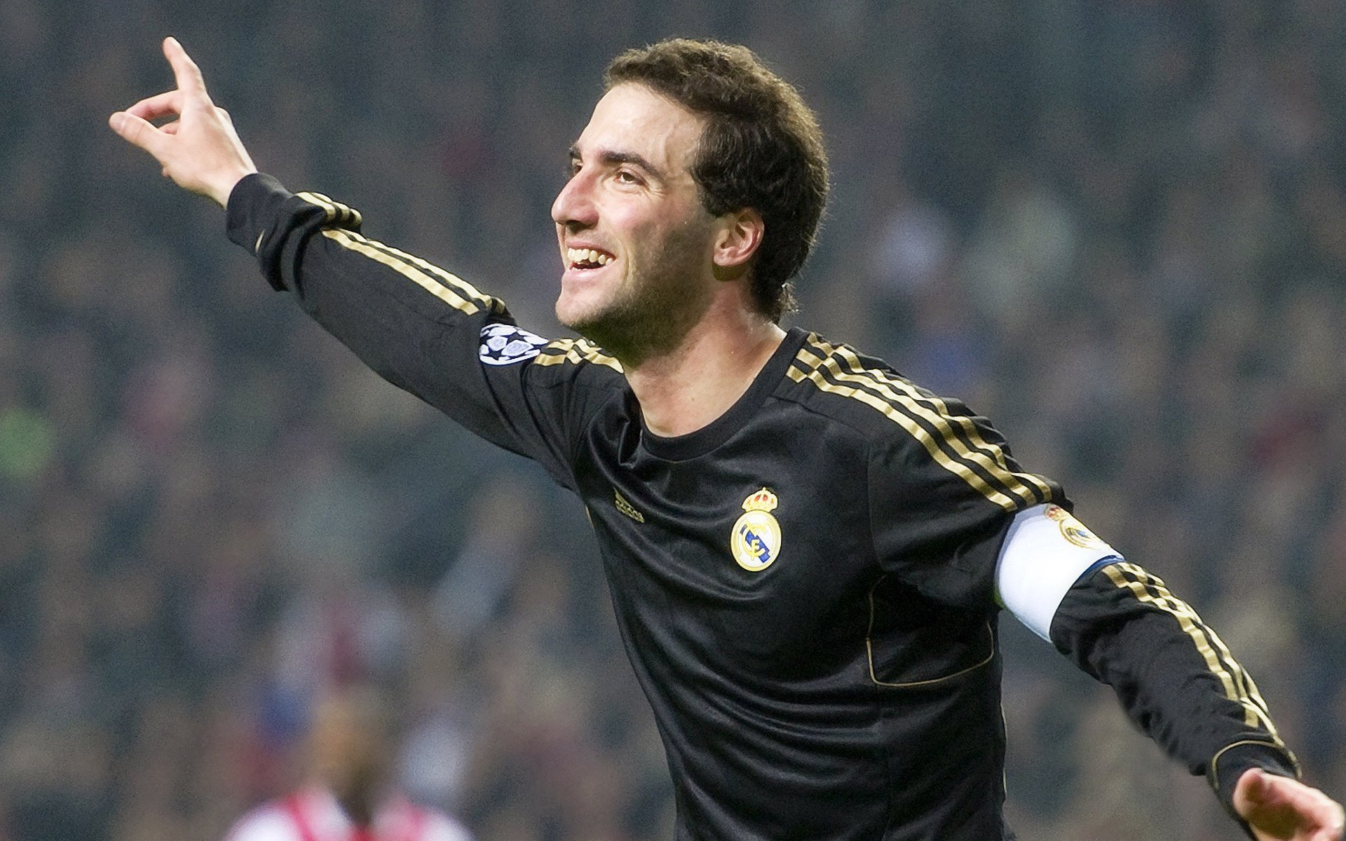 俱乐部解说员称比赛气氛可与欧洲联赛媲美，足球解说大会排名